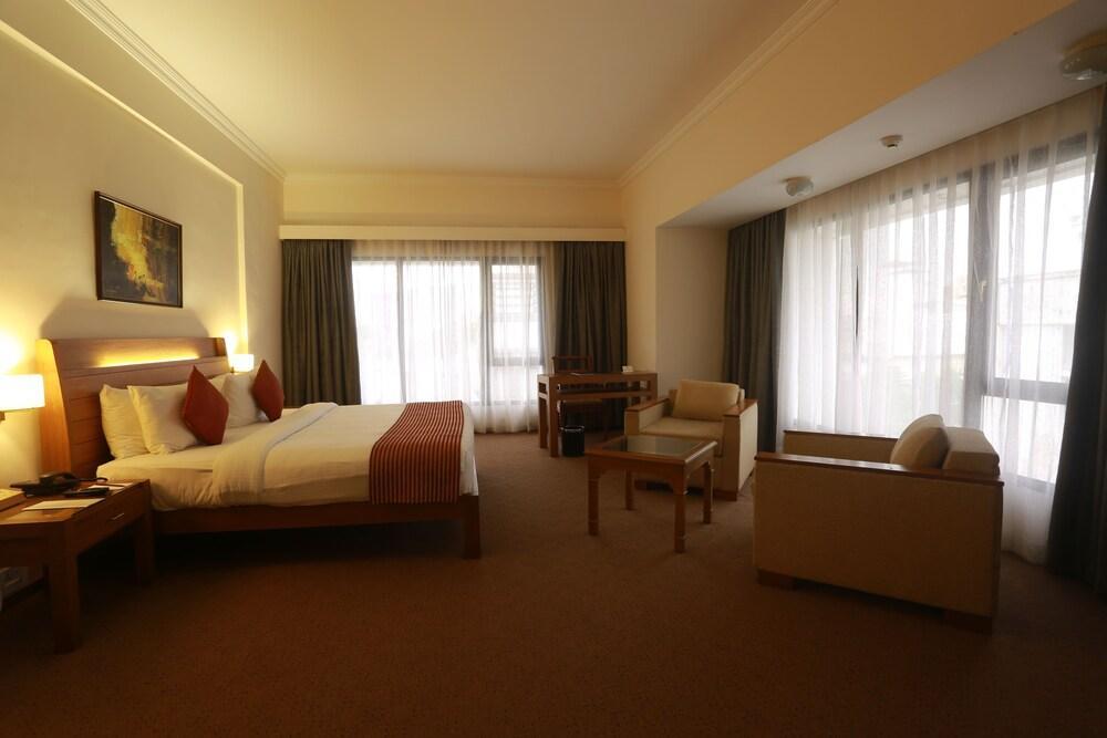 Hotel The Avenue Regent Kochi Exterior foto