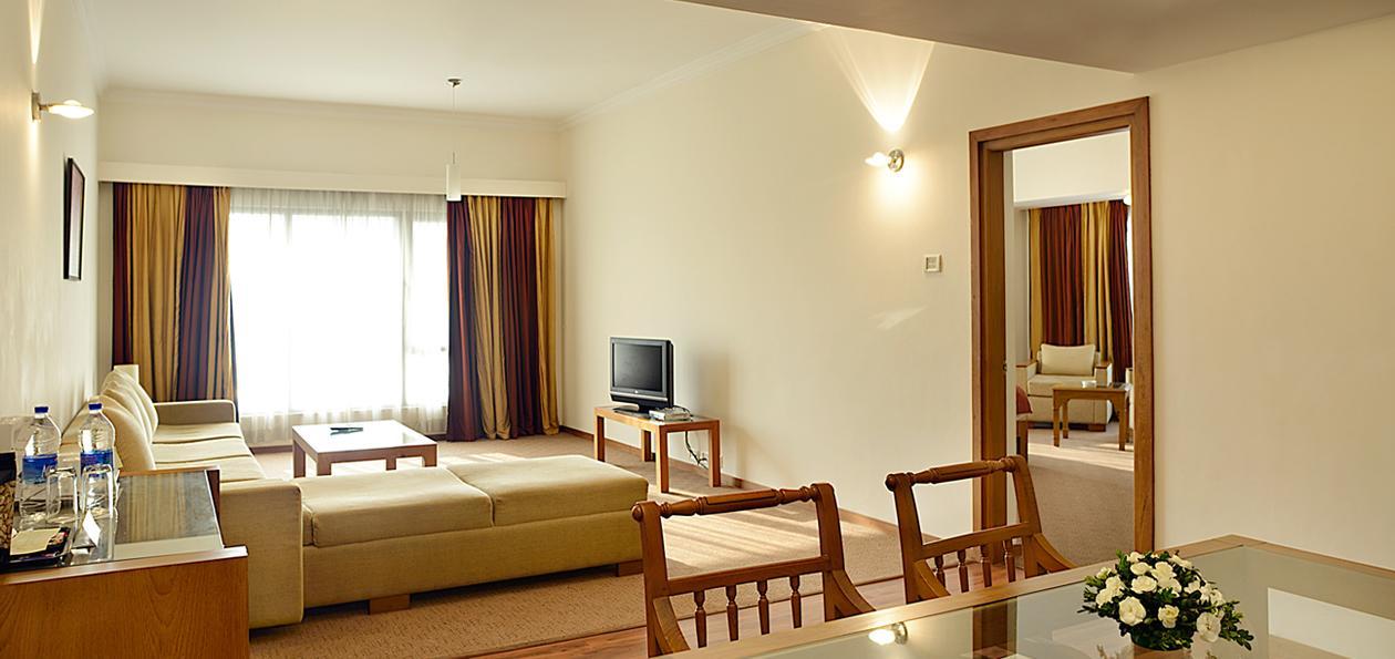 Hotel The Avenue Regent Kochi Exterior foto